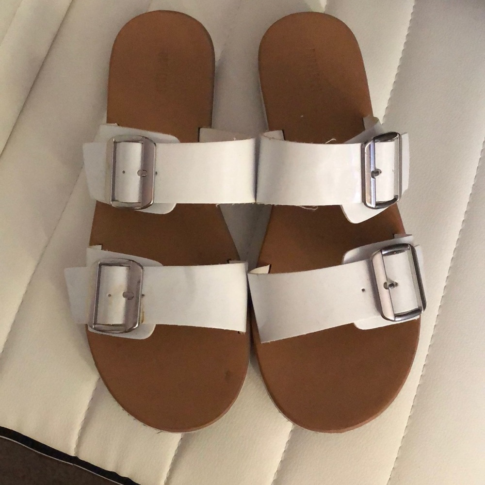 WHITE SANDALS
